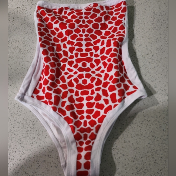 ALEXANDRA MIRO WHITNEY STRUCTURED ONE PIECE SWIMSUIT IN RED GIRAFFE - Picture 4 of 9